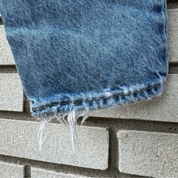 Zara High Rise Tapered Straight Distressed Jeans Sz 6 Ripped Knee Raw Hem Cotton - Picture 9 of 10